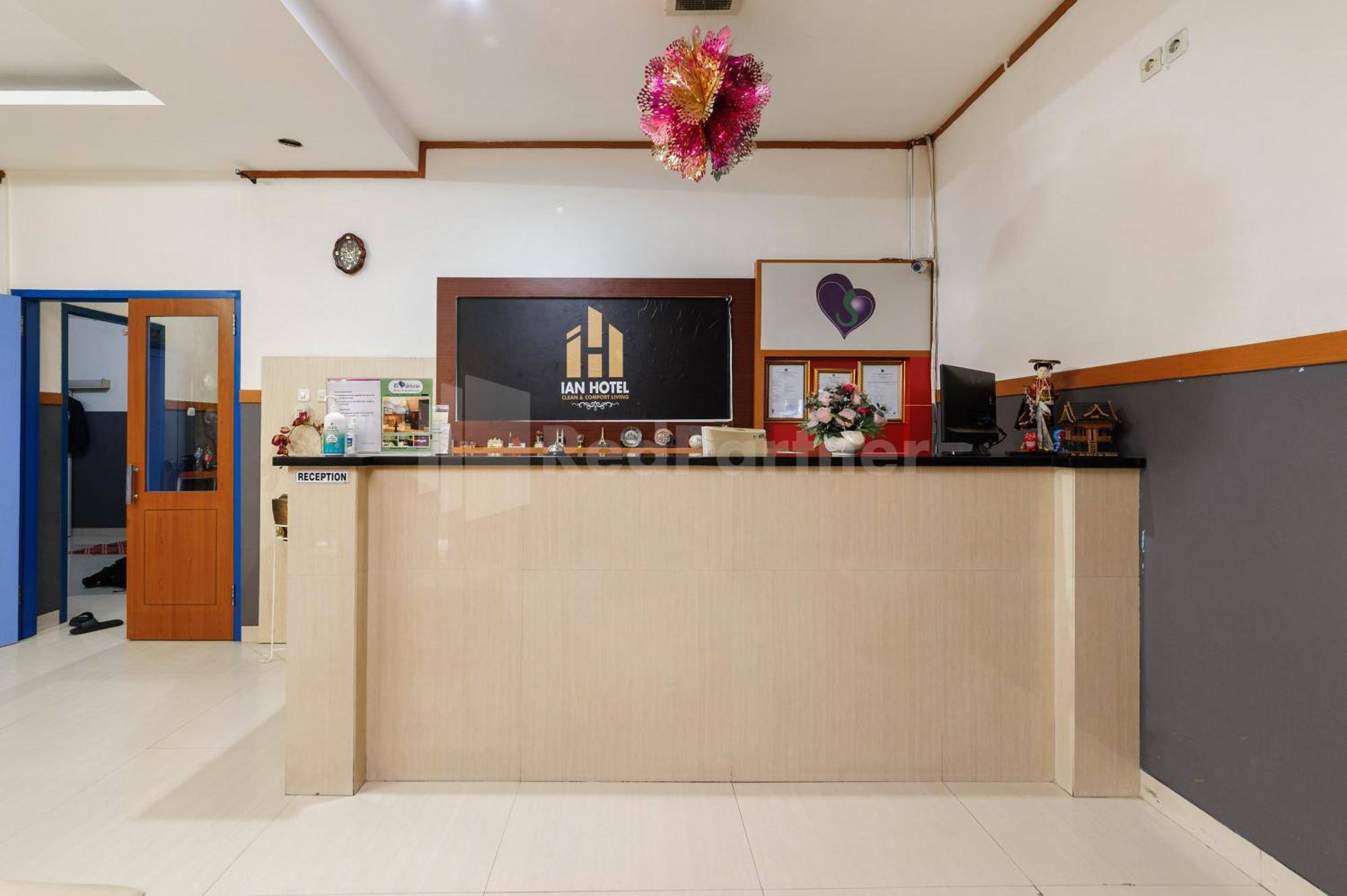 Ian Hotel Jaksa Mitra Reddoorz Jakarta Exterior foto